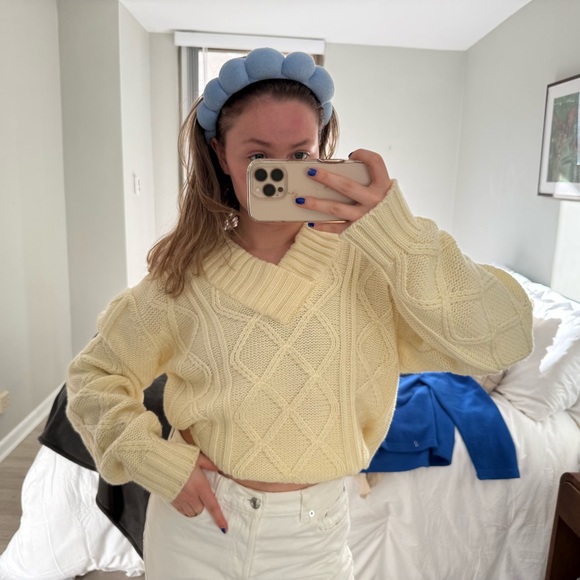 Vintage Sweaters - LAST CHANCE Vintage Light Yellow Cable Knit V Neck Sweater